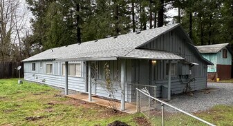 4290 Lake Shore Dr in Selma, OR - Building Photo