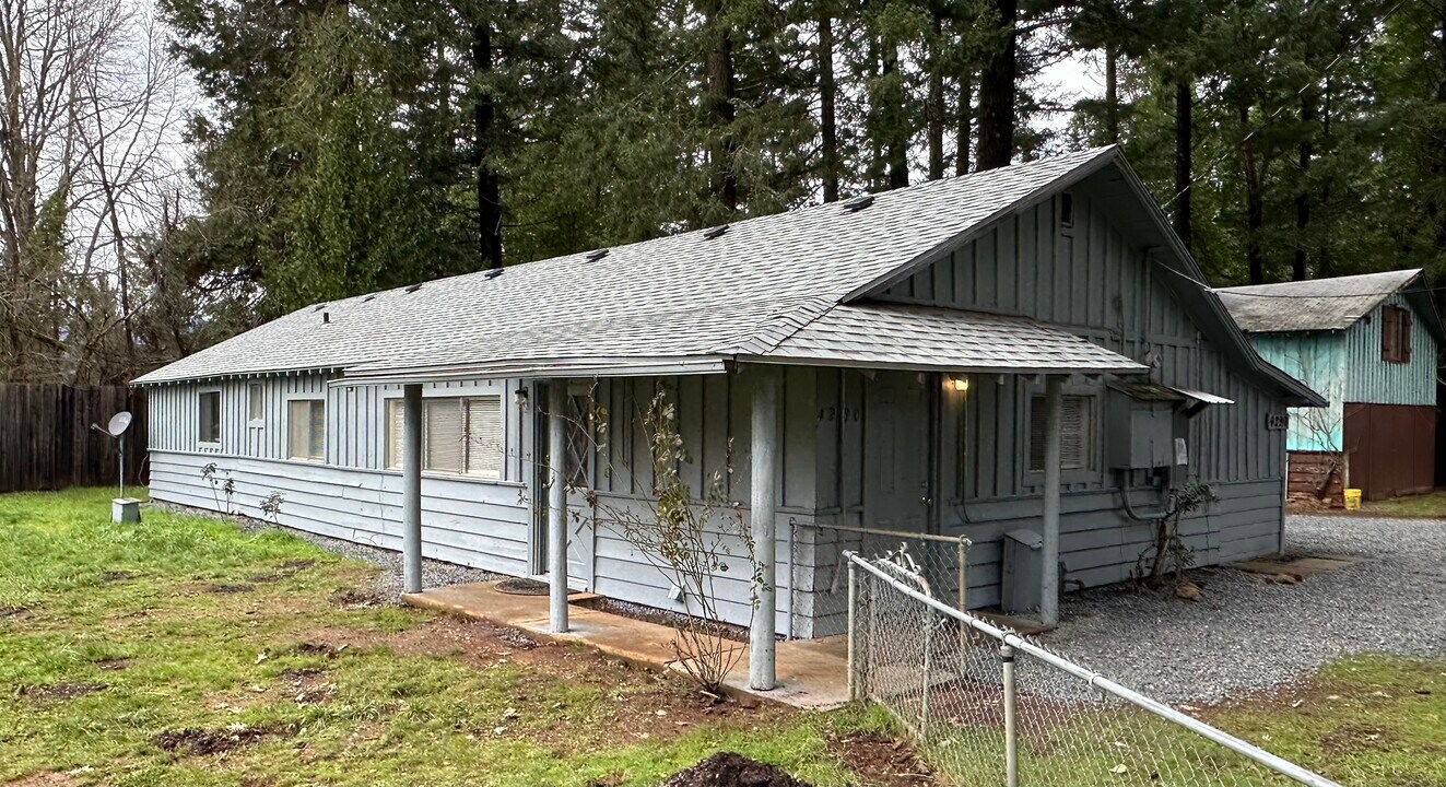 4290 Lake Shore Dr in Selma, OR - Building Photo