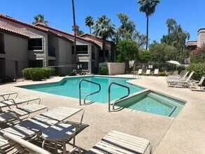 9125 E Purdue Ave in Scottsdale, AZ - Foto de edificio - Building Photo