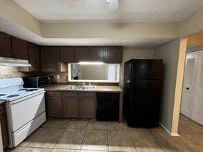 6479 Meadow Rue Dr in Norcross, GA - Foto de edificio - Building Photo