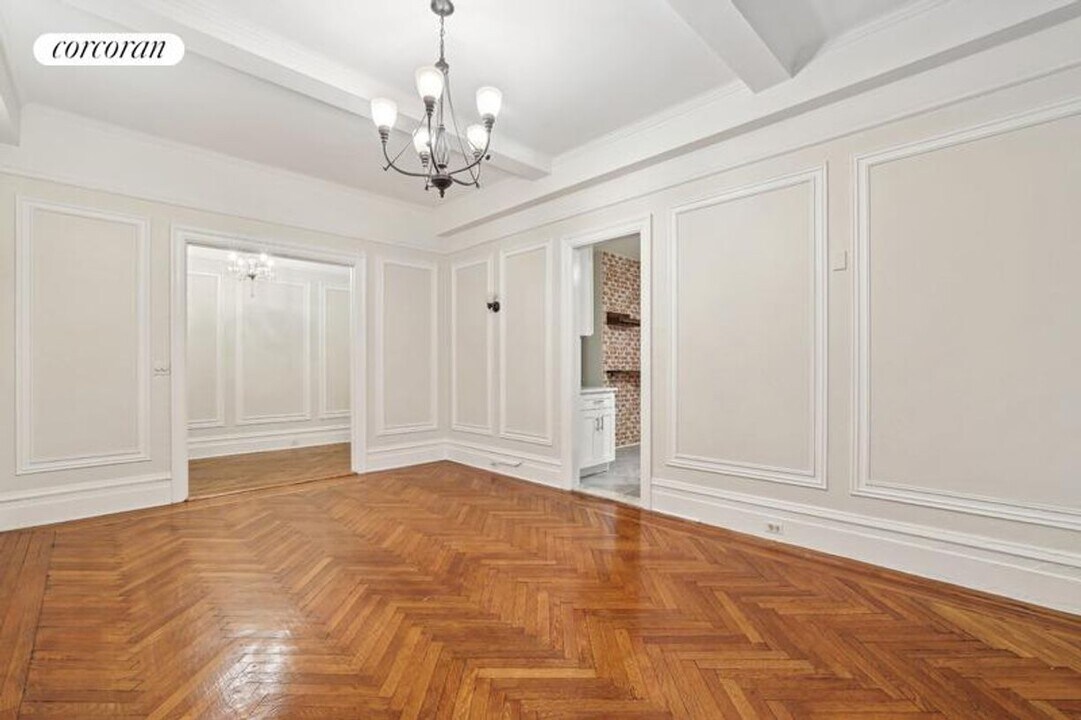 215 W 90th St in New York, NY - Building Photo