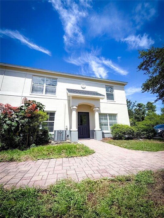 9426 Charlesberg Dr in Tampa, FL - Building Photo