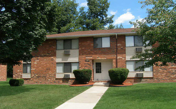 Woodland Manor Apartments in Farmington, NY - Building Photo - Building Photo