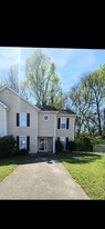 112 W Oak Manor Ct in Macon, GA - Building Photo