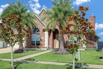 307 Twin Timbers Ln in Kemah, TX - Building Photo - Building Photo