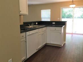 8100 Chatham Oaks Dr in Concord, NC - Foto de edificio - Building Photo