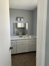 215 Songbird Trl in Keene, TX - Foto de edificio - Building Photo