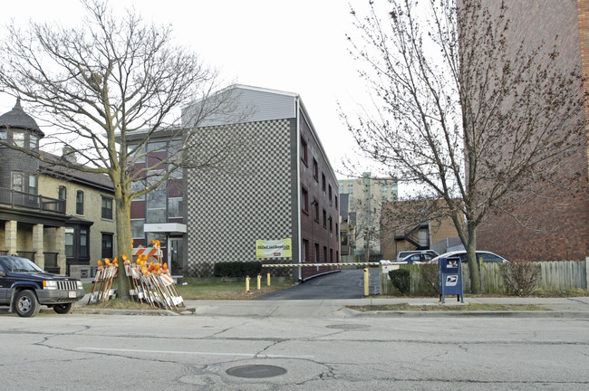 1456 N Farwell Ave in Milwaukee, WI - Foto de edificio - Building Photo