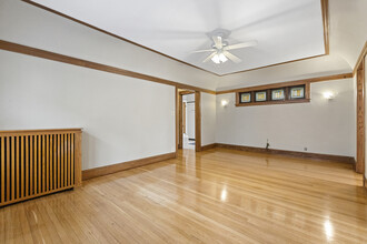 6645 N Greenview Ave in Chicago, IL - Building Photo - Building Photo