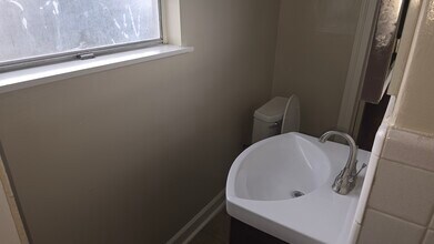 8133 Hickory St, Unit Apartment 4 in New Orleans, LA - Foto de edificio - Building Photo