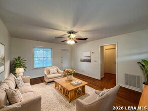 218 Karen Ln in San Antonio, TX - Building Photo - Building Photo