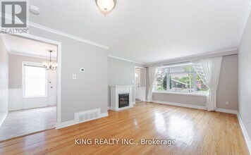 43 Grange Dr in Brampton, ON - Building Photo - Building Photo