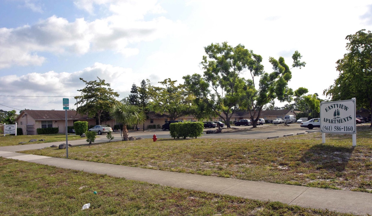 Eastview Apartments in Greenacres, FL - Building Photo