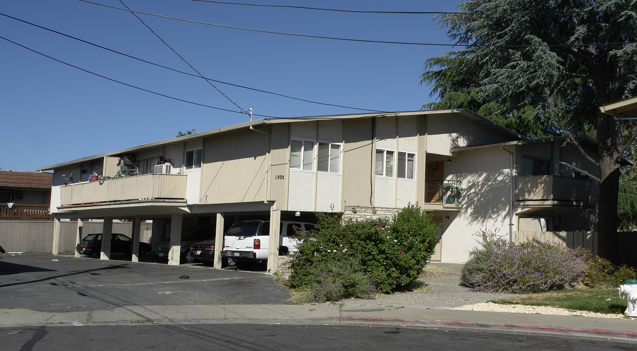 Lacey Apartments [por] in Concord, CA - Building Photo