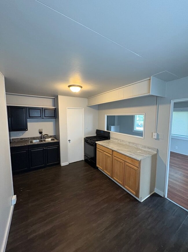 property at 1702 Geraldine Ave