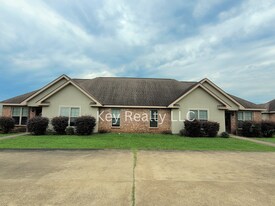 5209 Rue De Chateau in Alexandria, LA - Building Photo