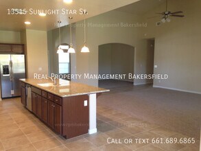 13515 Sunlight Star St in Bakersfield, CA - Building Photo - Building Photo