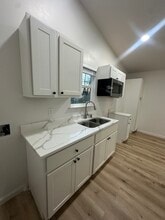 140 N Acres Dr in Dallas, TX - Foto de edificio - Building Photo