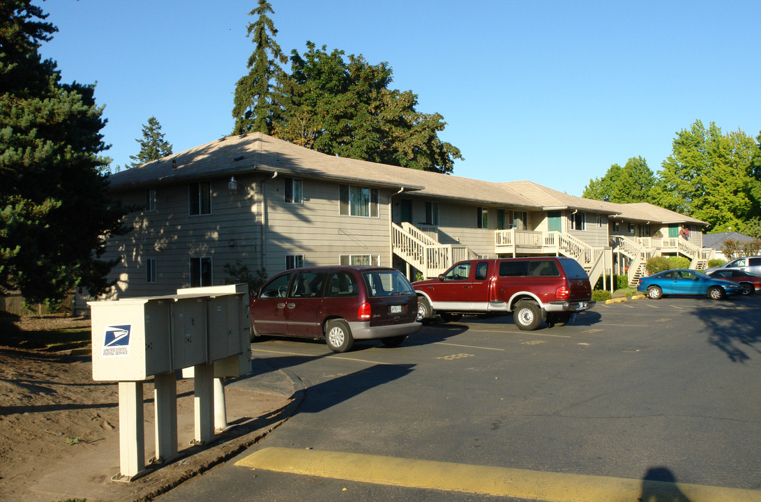 Laurel Gate Court Apartments in Salem, OR - Building Photo