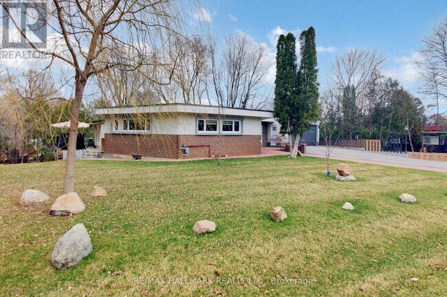 115 Lynwood Crescent in Nobleton, ON - Building Photo - Building Photo