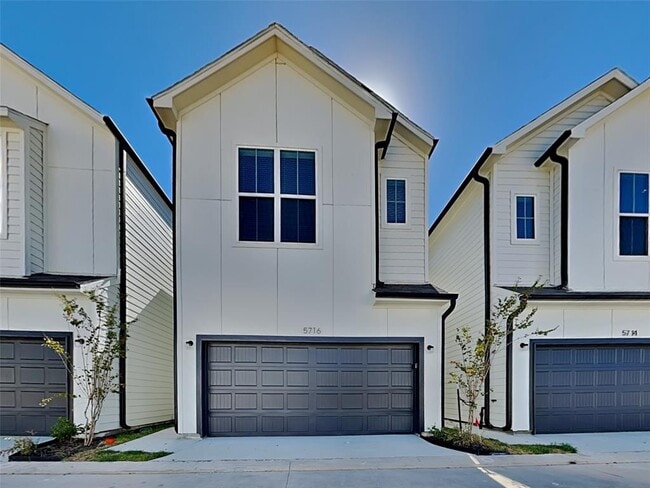 5720 Paul Quinn St