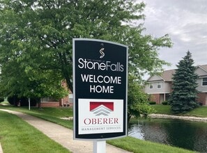 The Village at Stone Falls in Dayton, OH - Foto de edificio - Building Photo