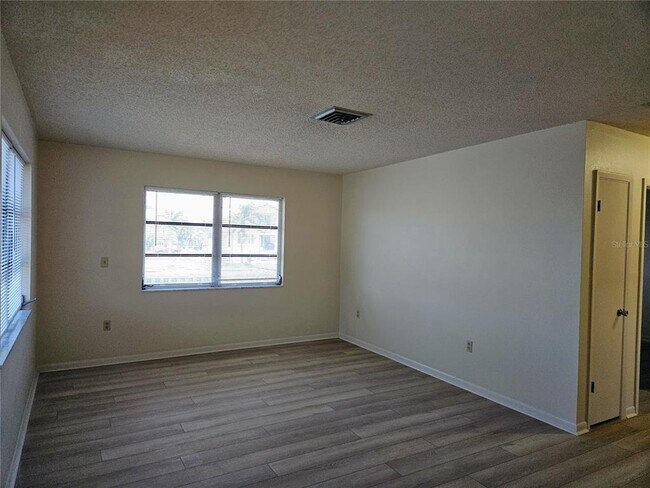 360 137th Ave Cir in Madeira Beach, FL - Building Photo - Building Photo