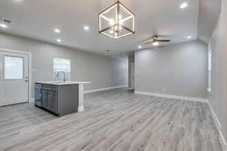 2014 Morris St in Dallas, TX - Building Photo - Building Photo