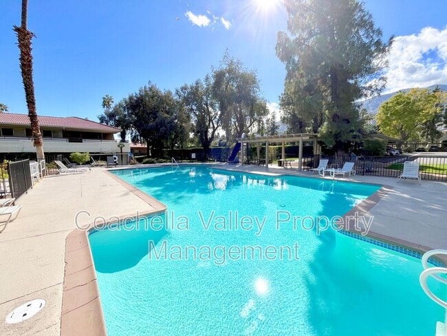 751 N Los Felices Rd in Palm Springs, CA - Building Photo - Building Photo