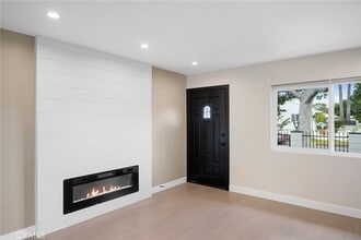 13950 Stagg St in Los Angeles, CA - Building Photo - Building Photo