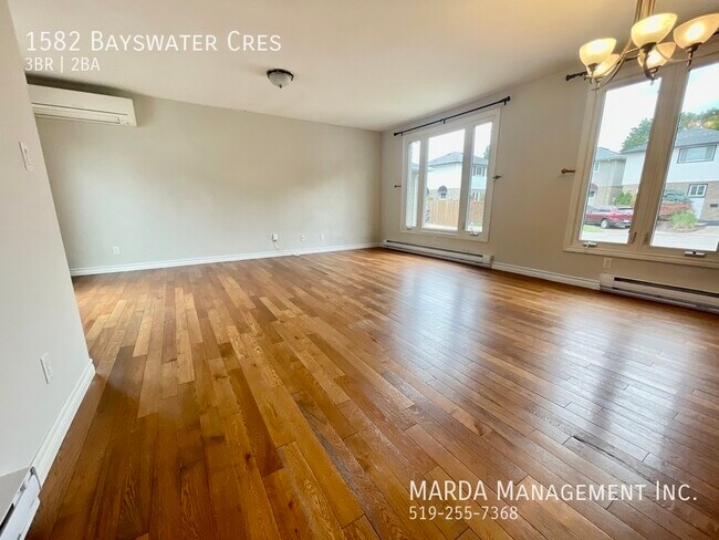 1582 Bayswater Crescent in Windsor, ON - Building Photo - Building Photo