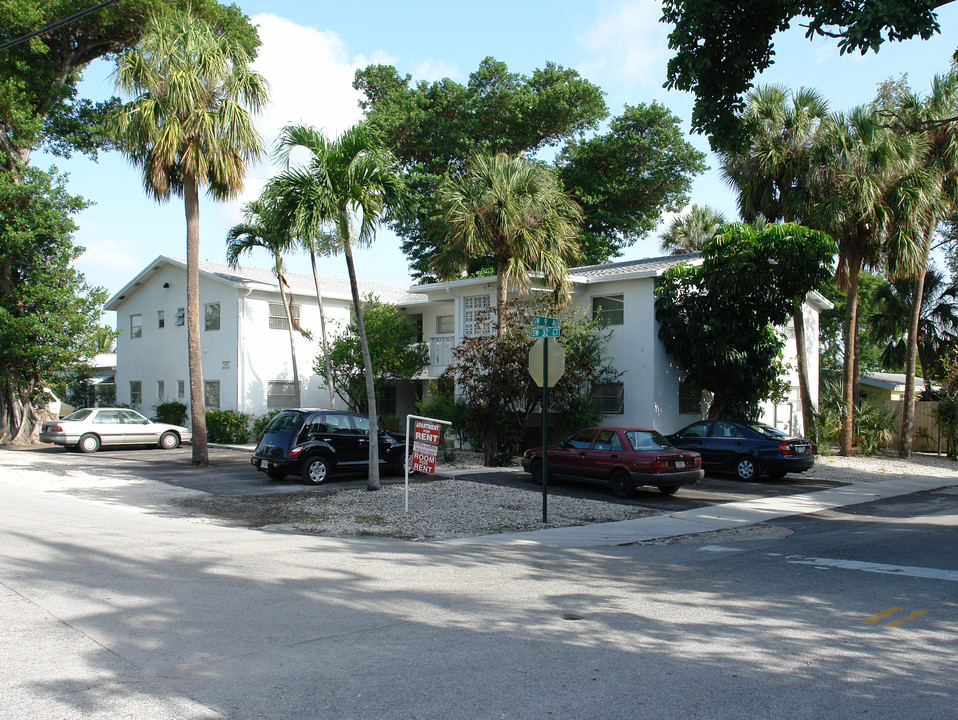 901 32nd Ct in Fort Lauderdale, FL - Foto de edificio