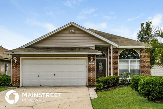 property at 2906 Centerwood Dr N