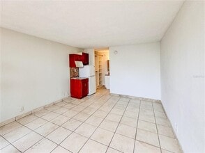 7900 S Orange Blossom Trail in Orlando, FL - Foto de edificio - Building Photo