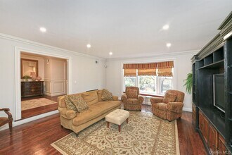 22 West Dr in Plandome, NY - Building Photo - Building Photo
