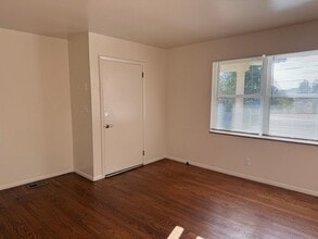 1025 W Parkway Ave in Knoxville, TN - Building Photo - Building Photo