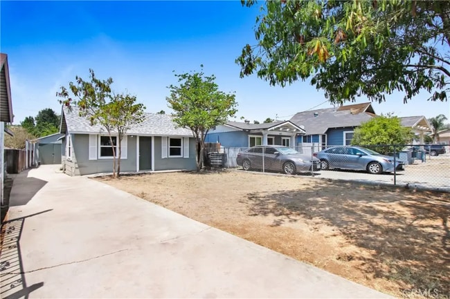 667 N Pennsylvania Ave in Colton, CA - Foto de edificio - Building Photo