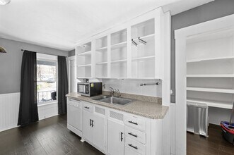 8 Central St, Unit 1 in North Brookfield, MA - Building Photo - Building Photo