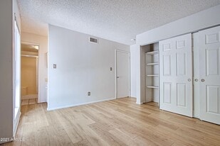 3828 N 32nd St, Unit 131 in Phoenix, AZ - Building Photo