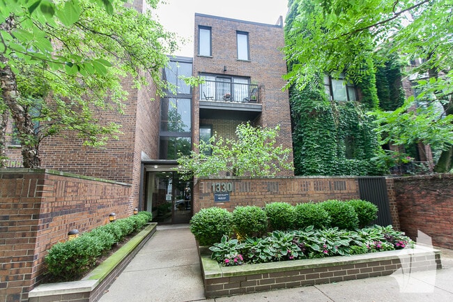 1330 N La Salle Dr, Unit # 0311 in Chicago, IL - Building Photo - Building Photo