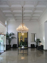 Ravenswood Apartments in Los Angeles, CA - Building Photo - Lobby