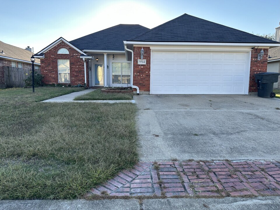 9514 Rose Hollow Ln in Shreveport, LA - Building Photo