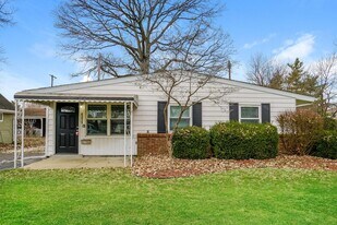 4375 Ashgrove Dr in Grove City, OH - Building Photo