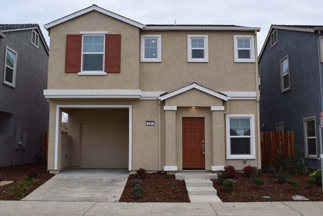 610 Ashwick Loop in Sacramento, CA - Foto de edificio