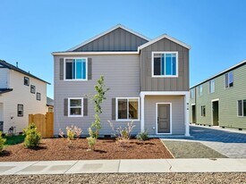 122 28th Ave SE in Albany, OR - Building Photo