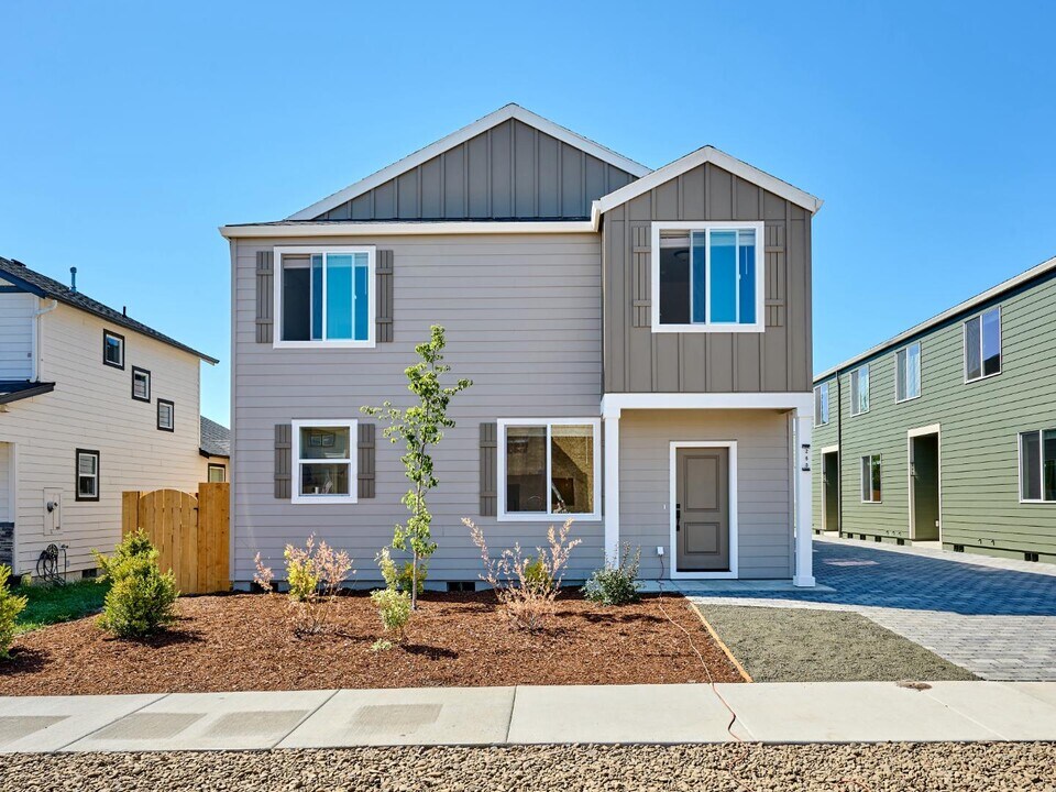 122 28th Ave SE in Albany, OR - Building Photo