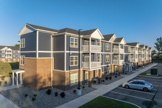 Fishers Run Senior Apartments in Fishers, IN - Foto de edificio - Building Photo