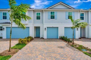 148 SE Birch Ter in Stuart, FL - Building Photo