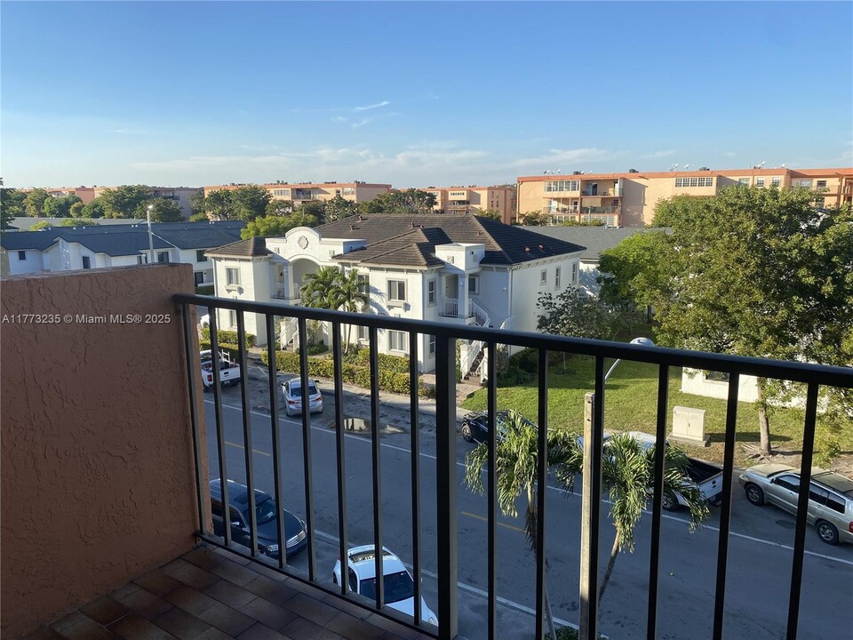 1800 W 54th St in Hialeah, FL - Building Photo
