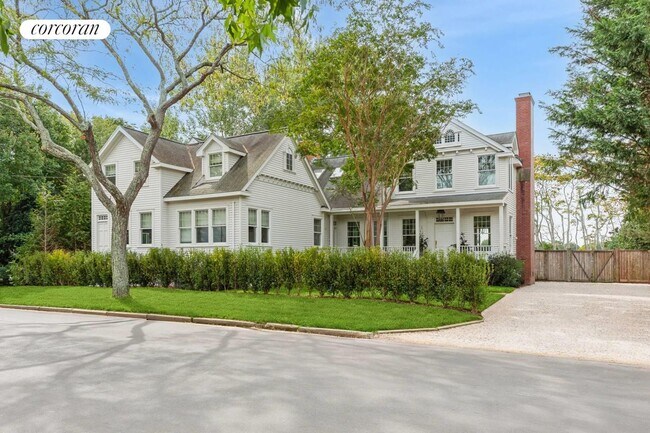 63 Glover St in Sag Harbor, NY - Building Photo - Building Photo